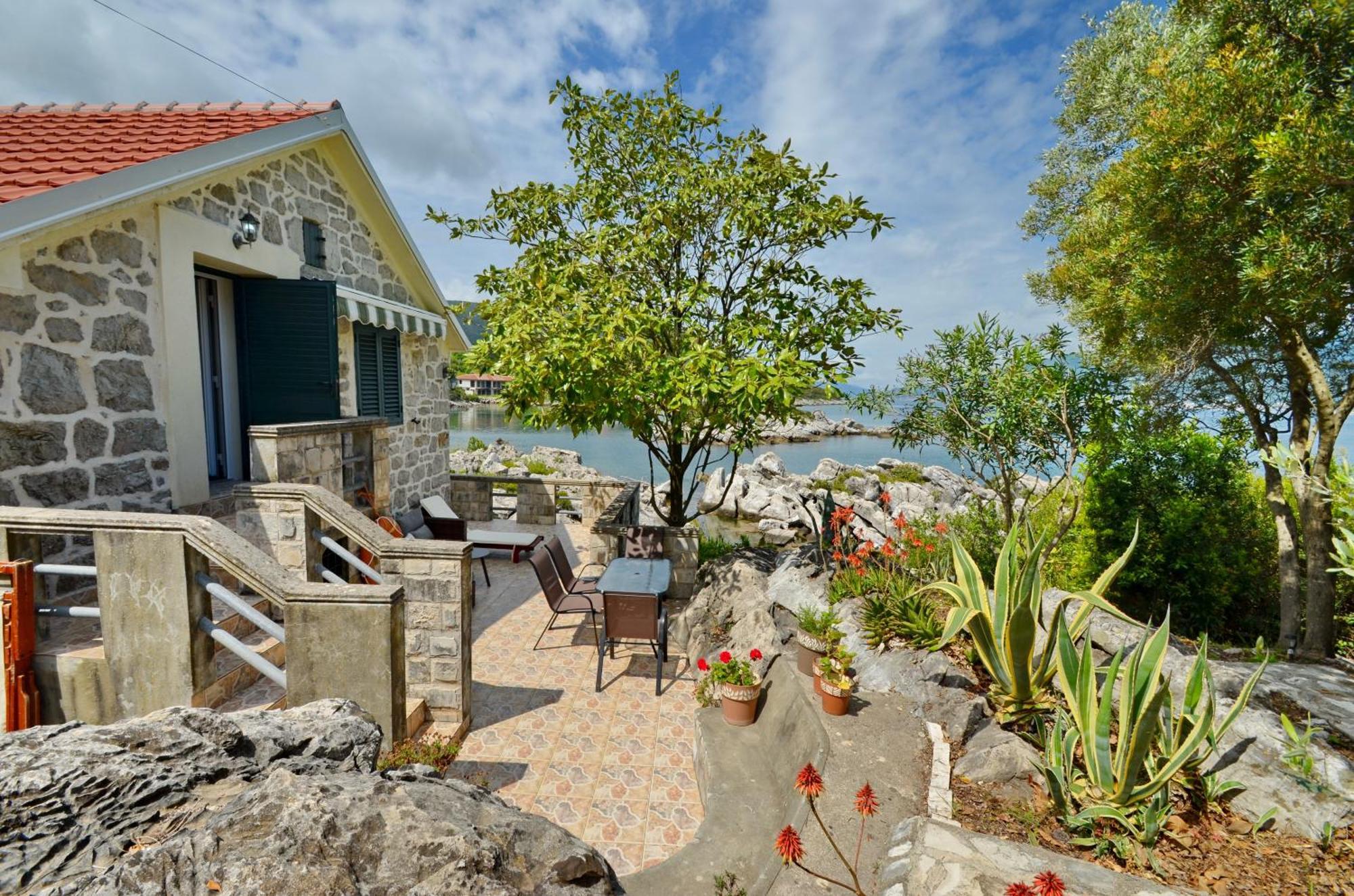 Holiday Home Brinic Тиват Екстер'єр фото
