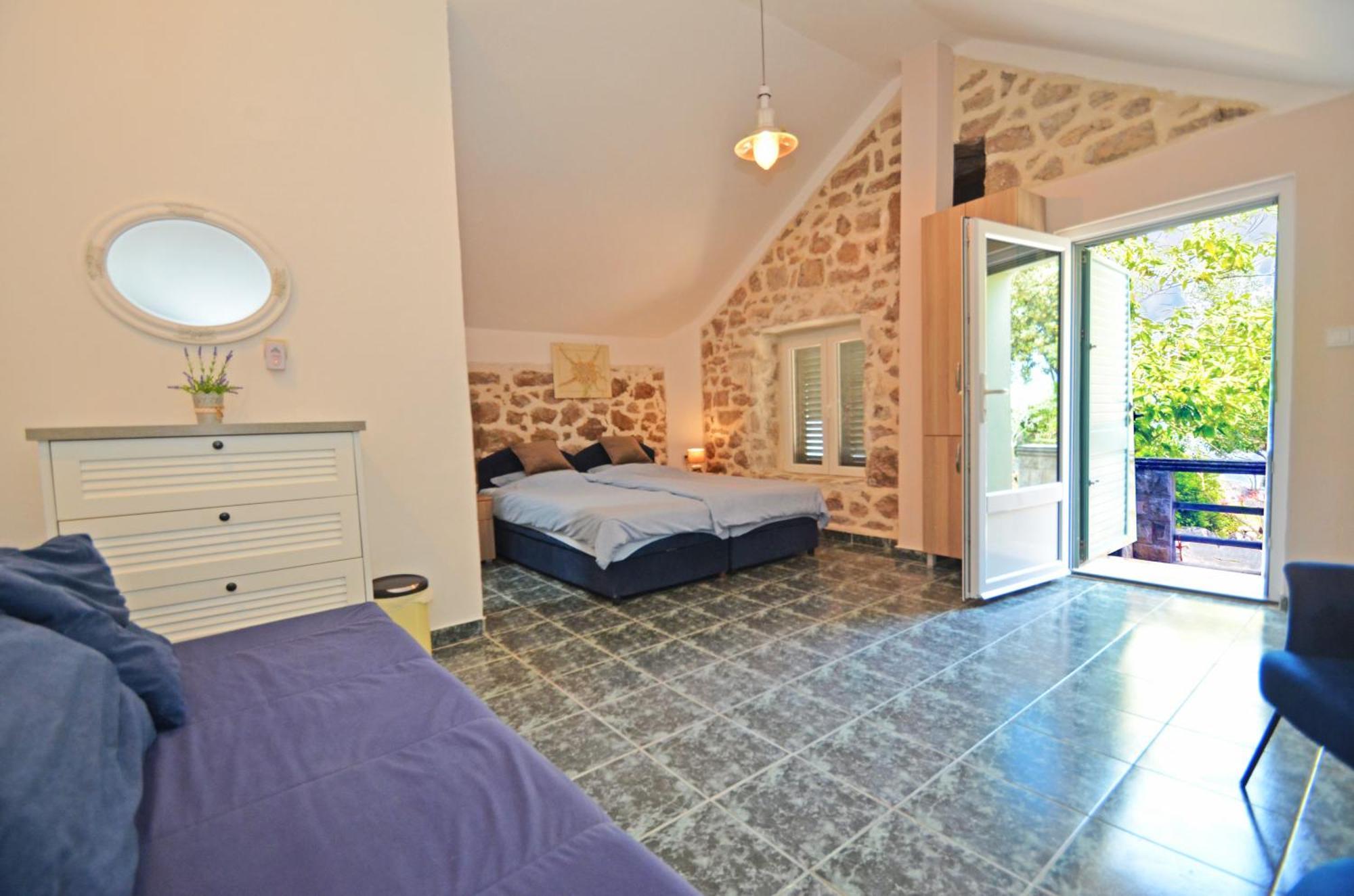 Holiday Home Brinic Тиват Екстер'єр фото