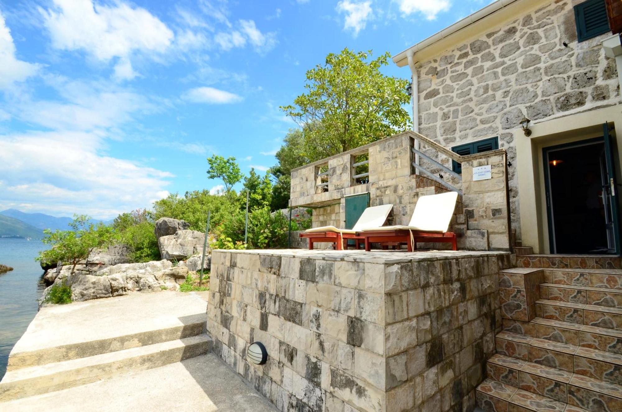 Holiday Home Brinic Тиват Екстер'єр фото