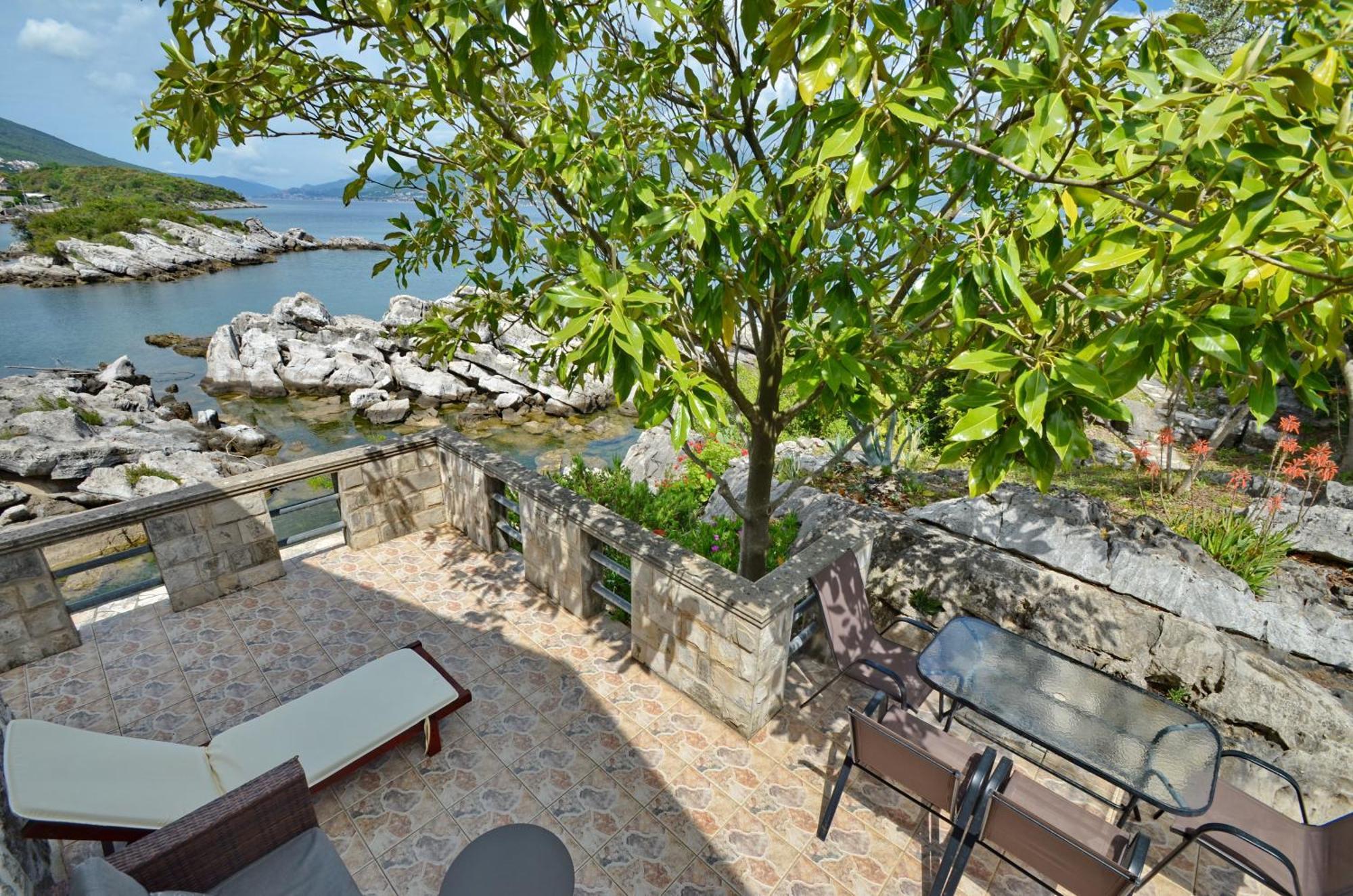 Holiday Home Brinic Тиват Екстер'єр фото
