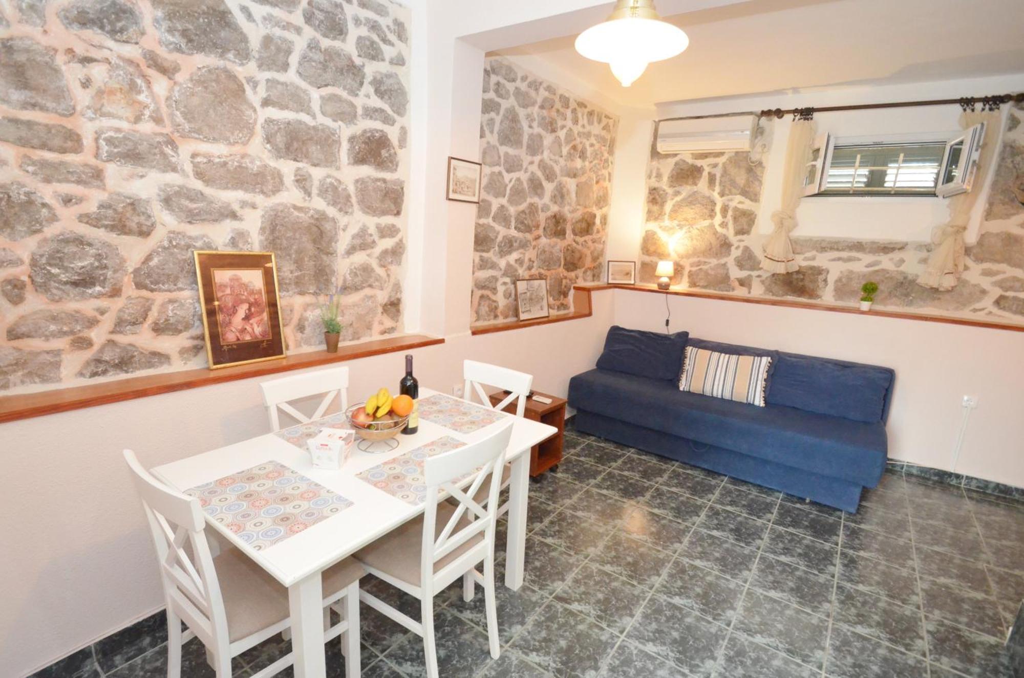 Holiday Home Brinic Тиват Екстер'єр фото
