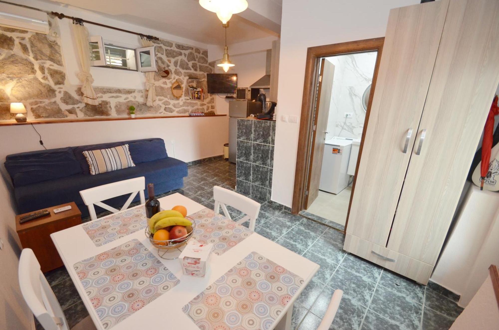 Holiday Home Brinic Тиват Екстер'єр фото