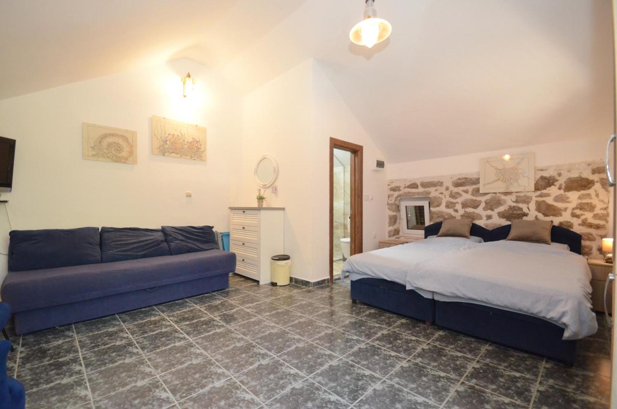 Holiday Home Brinic Тиват Екстер'єр фото